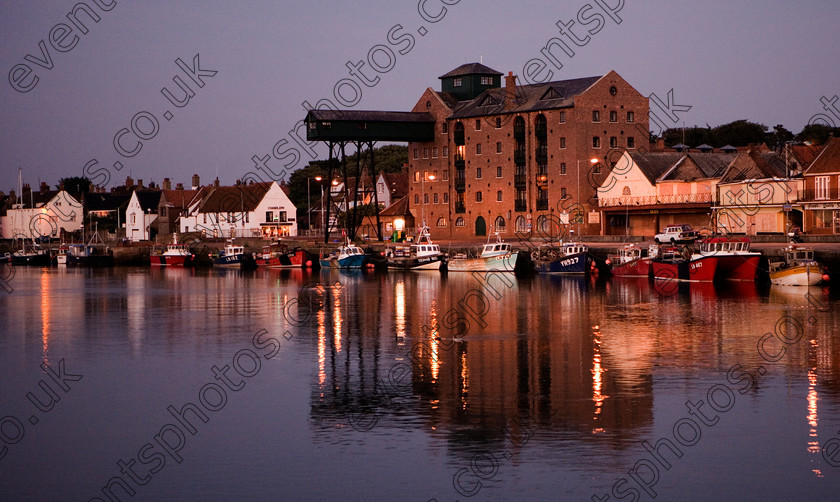 Wells Quay night Z0T8222 2